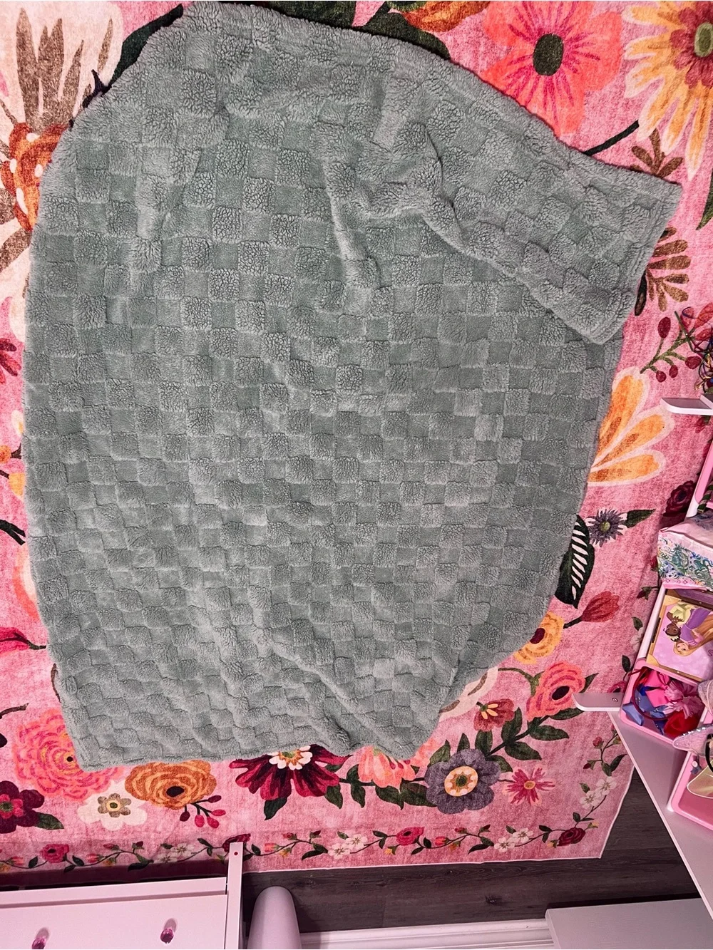 Soft Textured Green cozy blanket